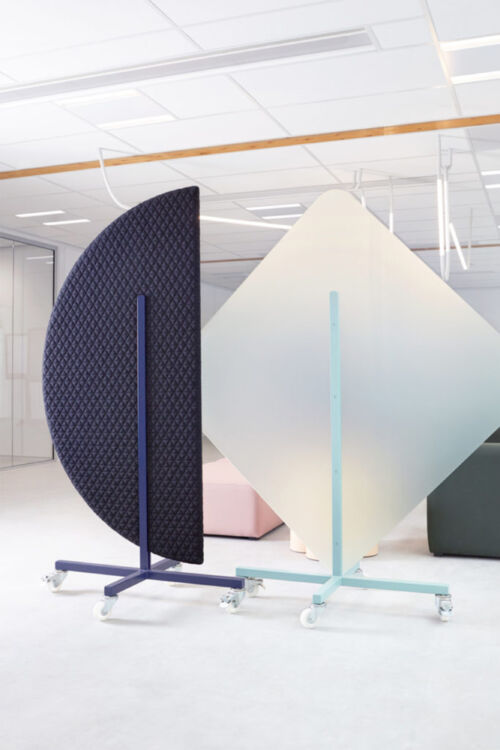 blue metal transparant and and textile upholstered room dividers in office space by Dutch Invertuals